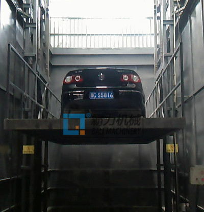 導軌式汽車升降平臺